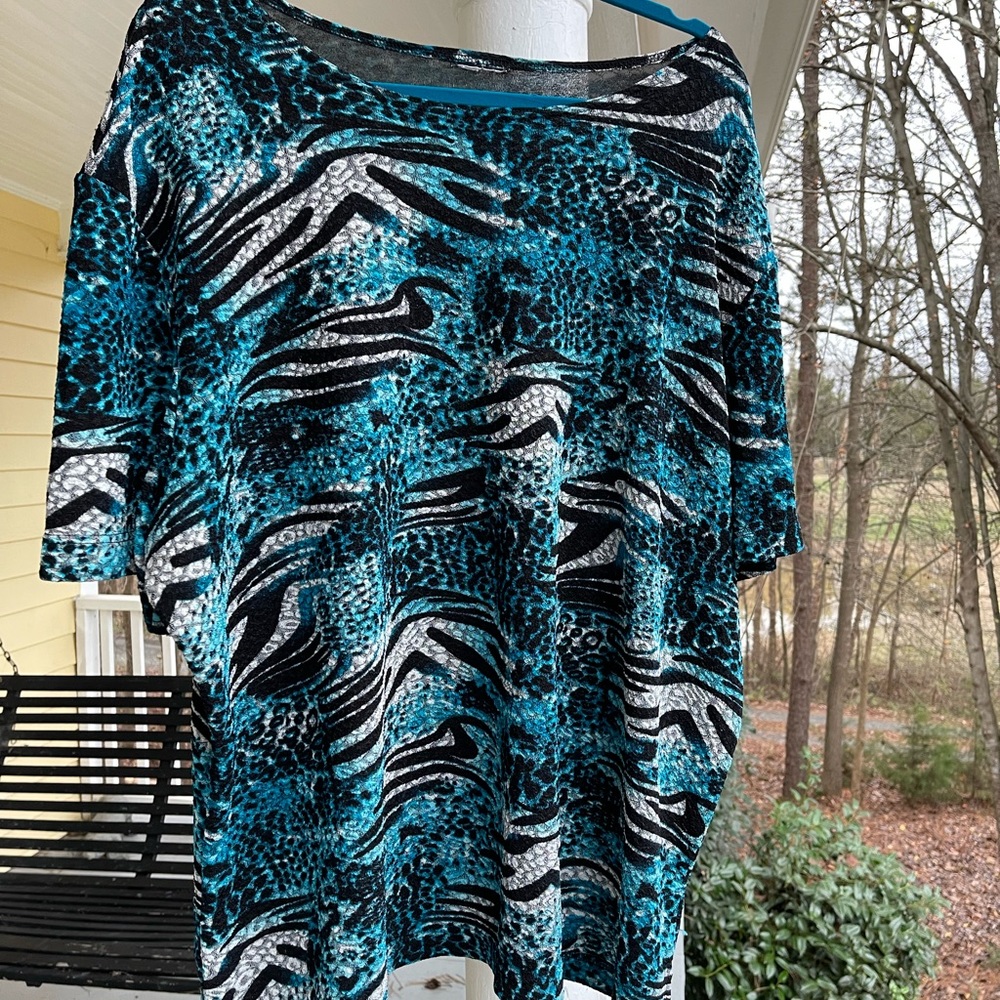 Black and teal top 3X animal print